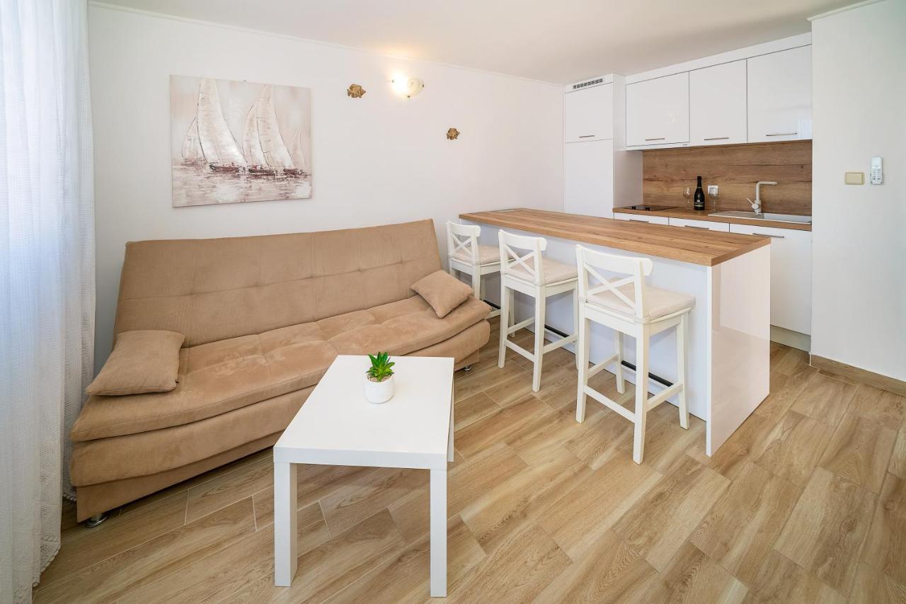 Ara-Bane Apartment บัชกา ภายนอก รูปภาพ