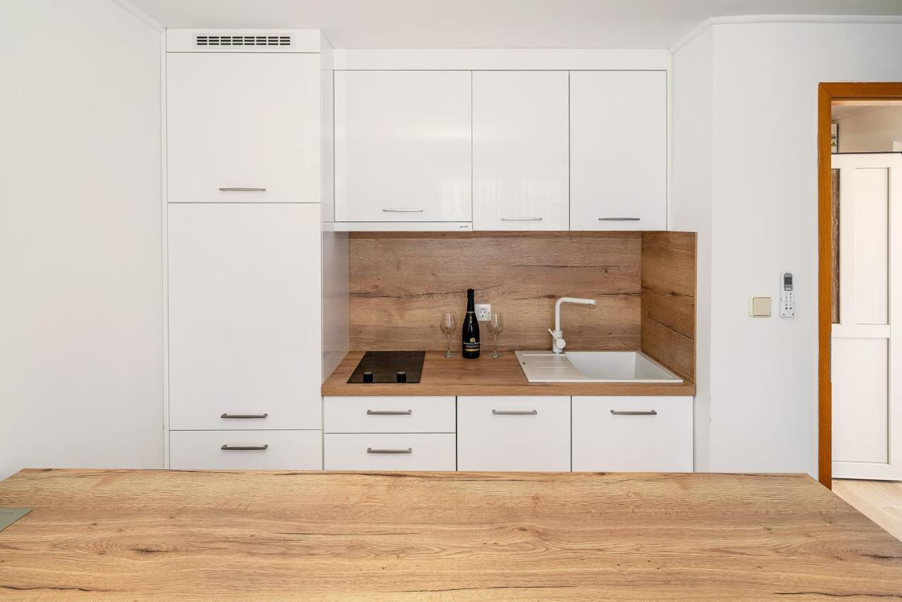 Ara-Bane Apartment บัชกา ภายนอก รูปภาพ